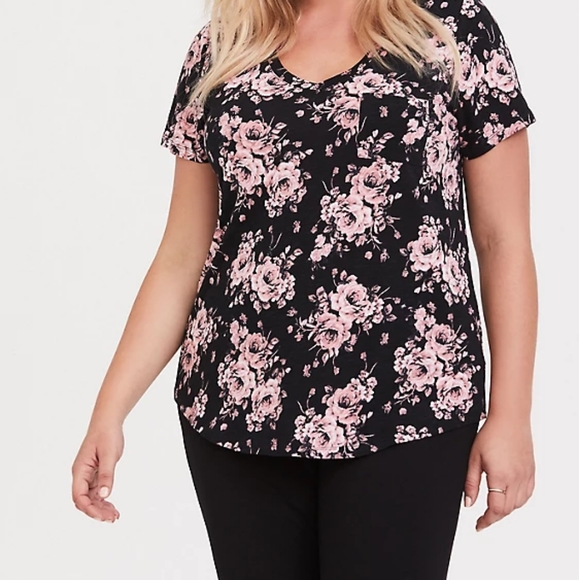 torrid Tops - ❤HP❤  TORRID BLACK & PINK FLORAL V-NECK TEE -SZ 2X